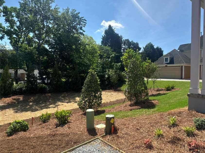 421 Delburg Mill Alley Drive, Davidson, NC 28036.  MLS# CAR4214101, YatesRealty ID 17906. Landscaping