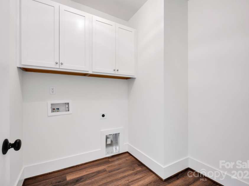 421 Delburg Mill Alley Drive, Davidson, NC 28036.  MLS# CAR4214101, YatesRealty ID 17906. Laundry Room