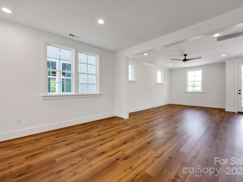 425 Delburg Mill Alley Drive, Davidson, NC 28036.  MLS# CAR4215325, YatesRealty ID 17907. Family Room