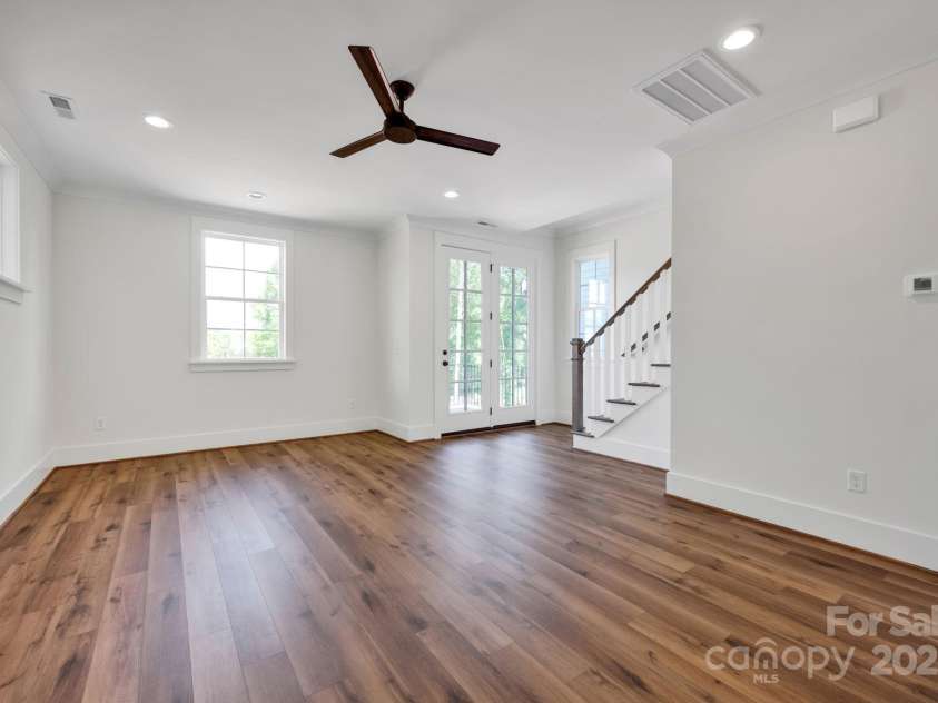 425 Delburg Mill Alley Drive, Davidson, NC 28036.  MLS# CAR4215325, YatesRealty ID 17907. Family Room