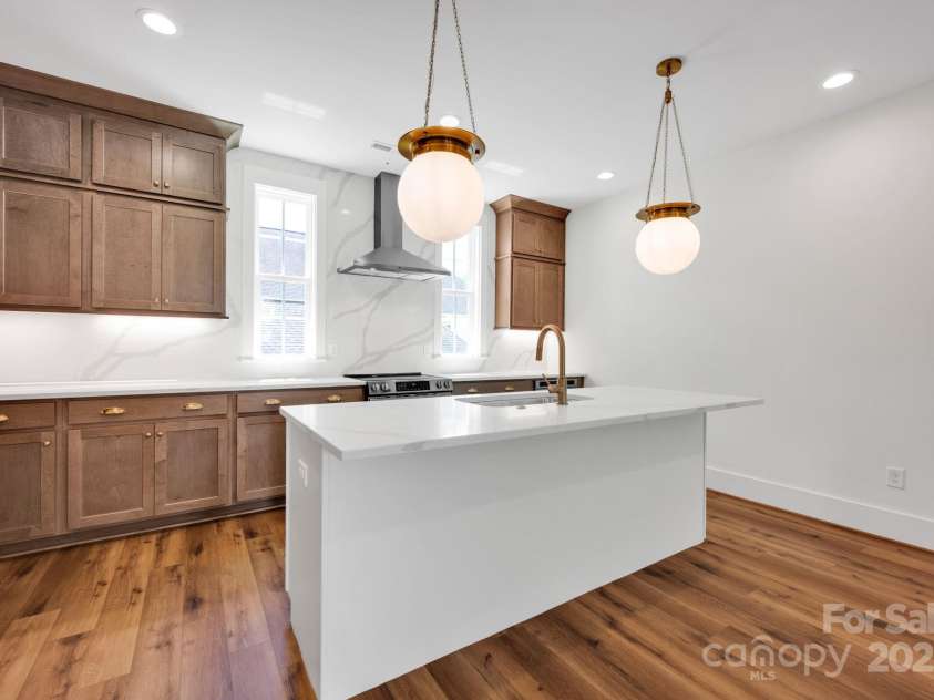 425 Delburg Mill Alley Drive, Davidson, NC 28036.  MLS# CAR4215325, YatesRealty ID 17907. Kitchen