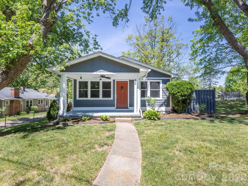 40 Oakley Road, Asheville, NC 28803.  MLS# CAR4371175, YatesRealty ID 17908. 