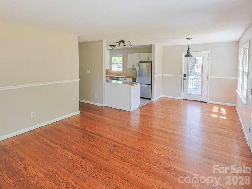 40 Oakley Road, Asheville, NC 28803.  MLS# CAR4371175, YatesRealty ID 17908. 