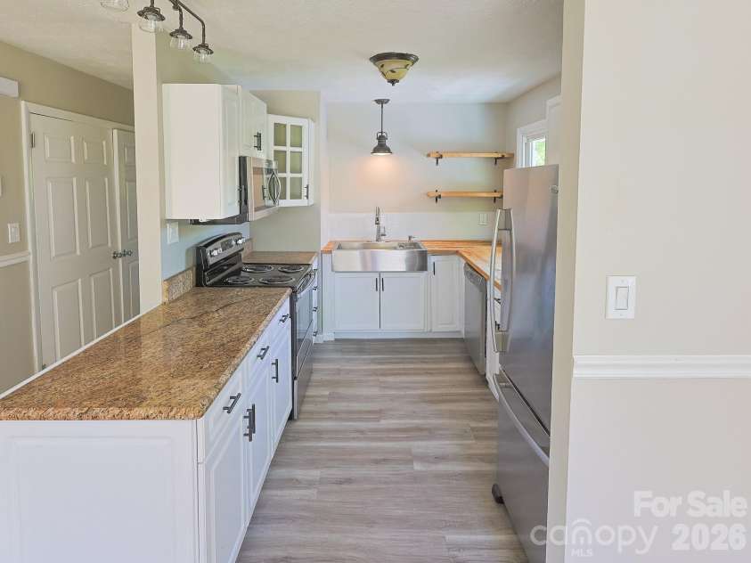 40 Oakley Road, Asheville, NC 28803.  MLS# CAR4371175, YatesRealty ID 17908. 