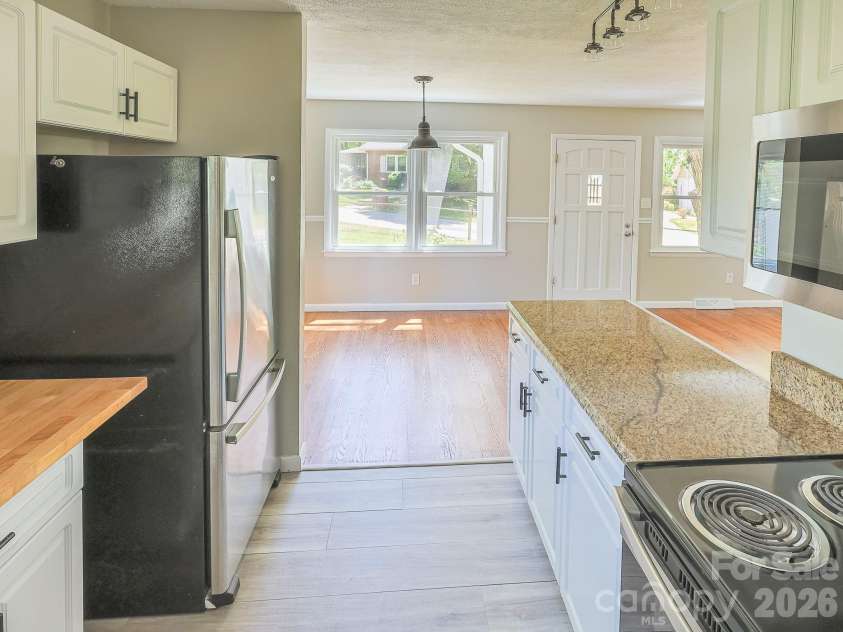 40 Oakley Road, Asheville, NC 28803.  MLS# CAR4371175, YatesRealty ID 17908. 