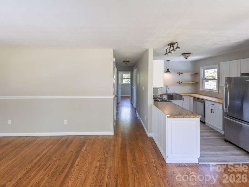 40 Oakley Road, Asheville, NC 28803.  MLS# CAR4371175, YatesRealty ID 17908. 