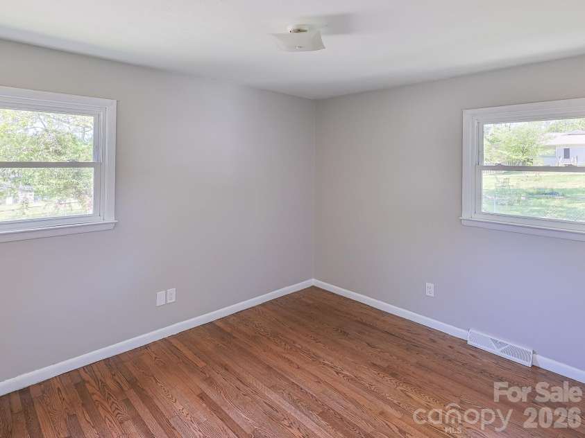 40 Oakley Road, Asheville, NC 28803.  MLS# CAR4371175, YatesRealty ID 17908. 