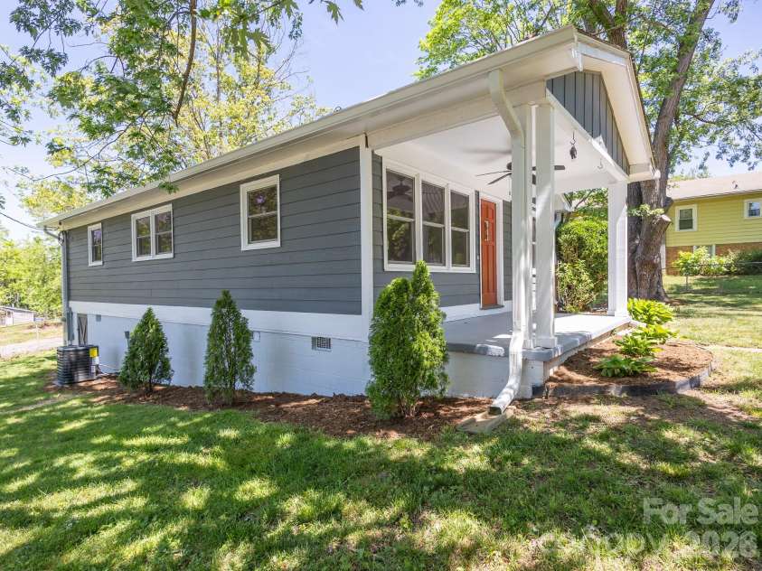40 Oakley Road, Asheville, NC 28803.  MLS# CAR4371175, YatesRealty ID 17908. 