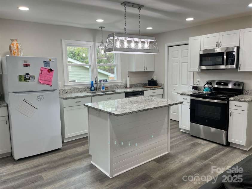 8124 Wood Street, Mount Pleasant, NC 28124.  MLS# CAR4241230, YatesRealty ID 17908. 