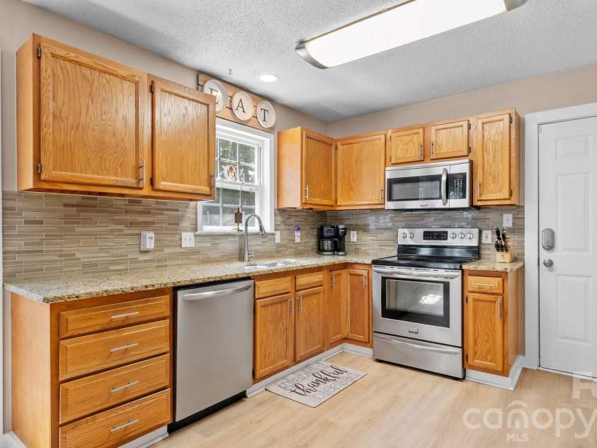2170 Charles Towne Court, Kannapolis, NC 28083.  MLS# CAR4372711, YatesRealty ID 17909. 