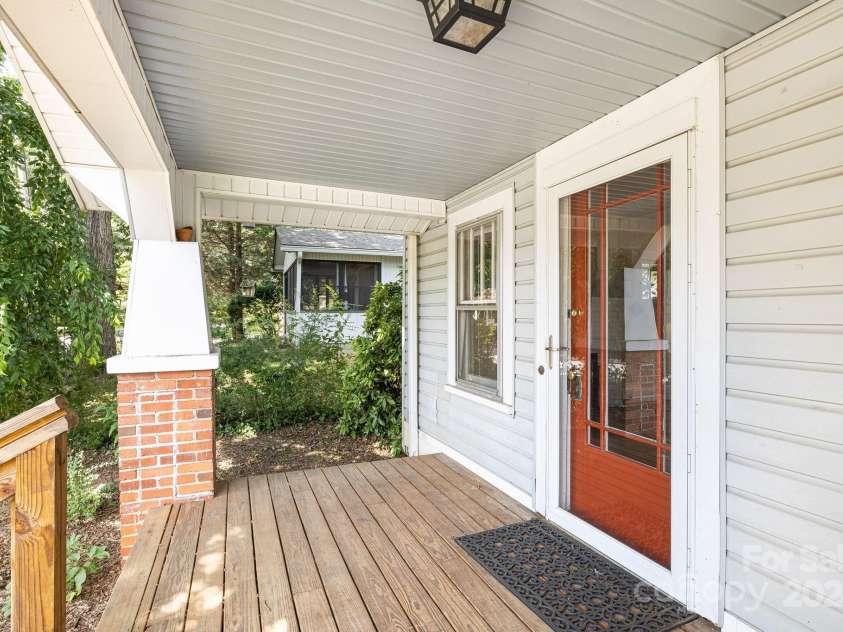 8 Trotter Place, Asheville, NC 28806.  MLS# CAR4158722, YatesRealty ID 1791. 