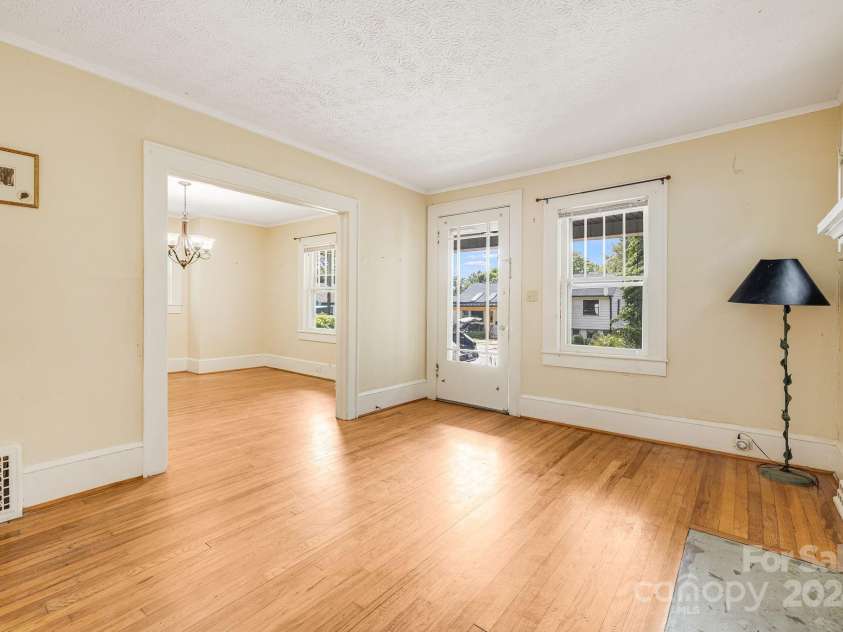 8 Trotter Place, Asheville, NC 28806.  MLS# CAR4158722, YatesRealty ID 1791. 