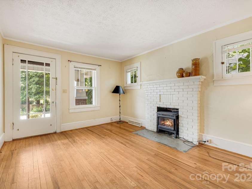 8 Trotter Place, Asheville, NC 28806.  MLS# CAR4158722, YatesRealty ID 1791. 