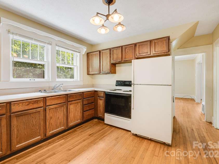 8 Trotter Place, Asheville, NC 28806.  MLS# CAR4158722, YatesRealty ID 1791. 