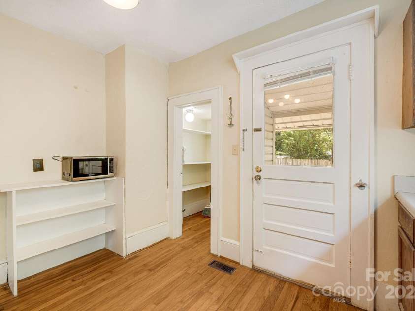 8 Trotter Place, Asheville, NC 28806.  MLS# CAR4158722, YatesRealty ID 1791. 