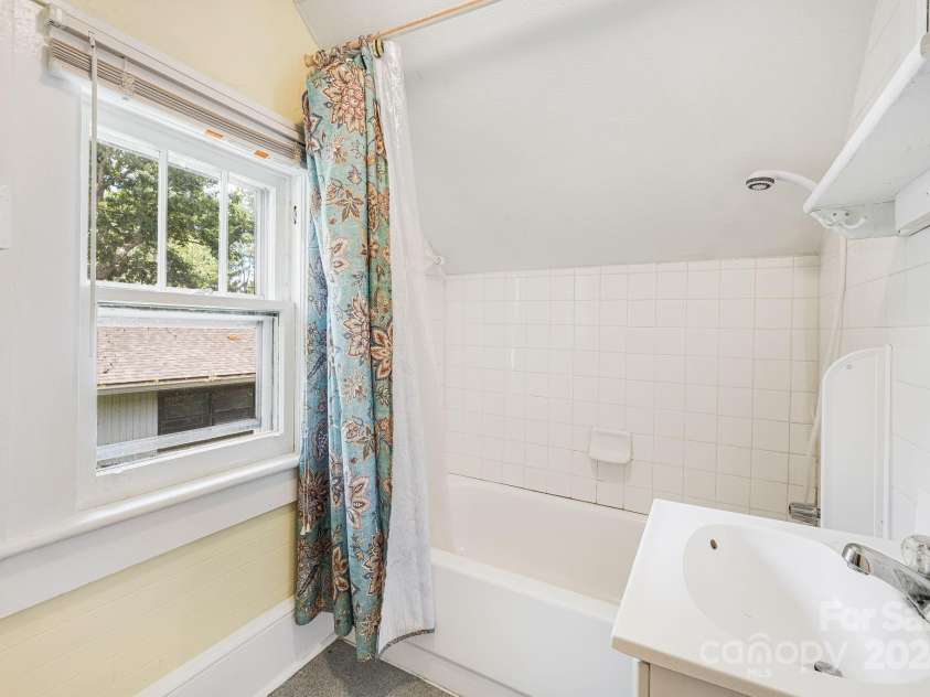 8 Trotter Place, Asheville, NC 28806.  MLS# CAR4158722, YatesRealty ID 1791. 