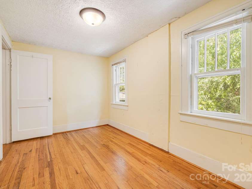 8 Trotter Place, Asheville, NC 28806.  MLS# CAR4158722, YatesRealty ID 1791. 