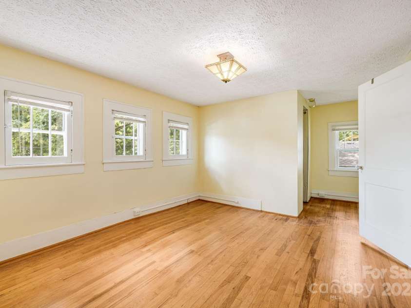 8 Trotter Place, Asheville, NC 28806.  MLS# CAR4158722, YatesRealty ID 1791. 