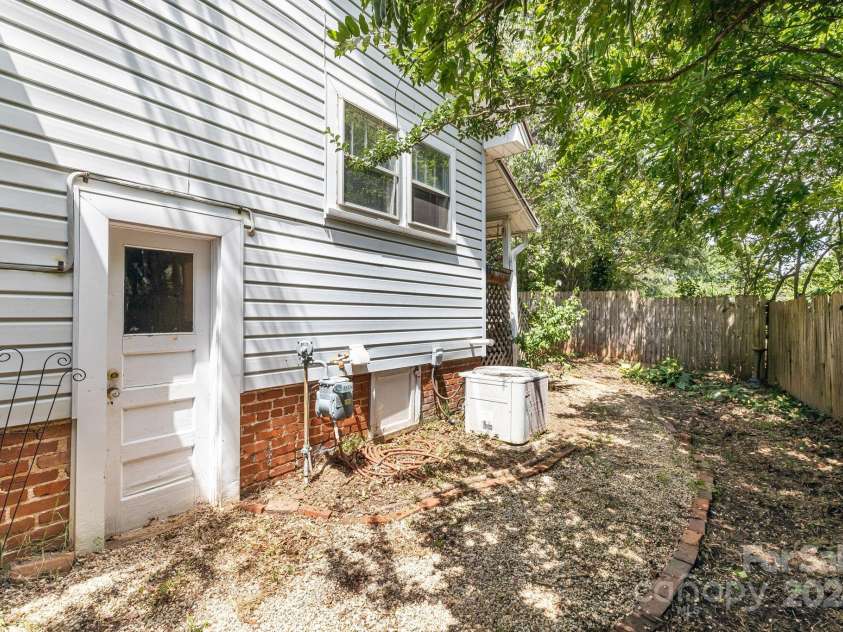 8 Trotter Place, Asheville, NC 28806.  MLS# CAR4158722, YatesRealty ID 1791. 