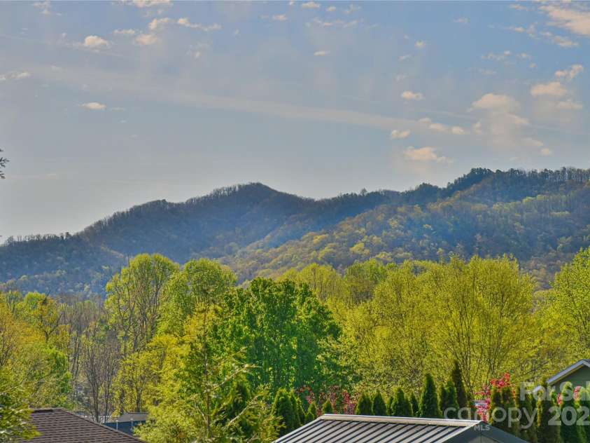 310 Portmanvilla Road, Black Mountain, NC 28711.  MLS# CAR4247899, YatesRealty ID 17910. 