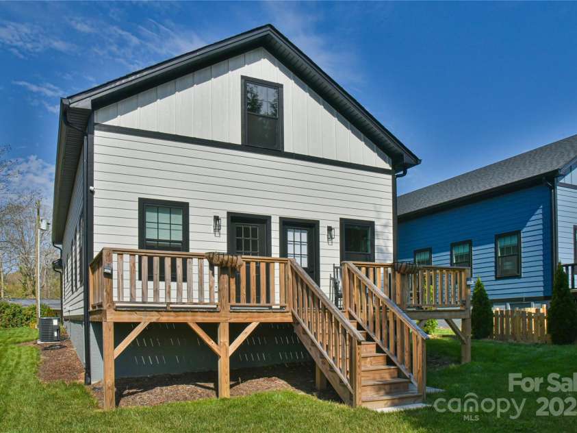 310 Portmanvilla Road, Black Mountain, NC 28711.  MLS# CAR4247899, YatesRealty ID 17910. 