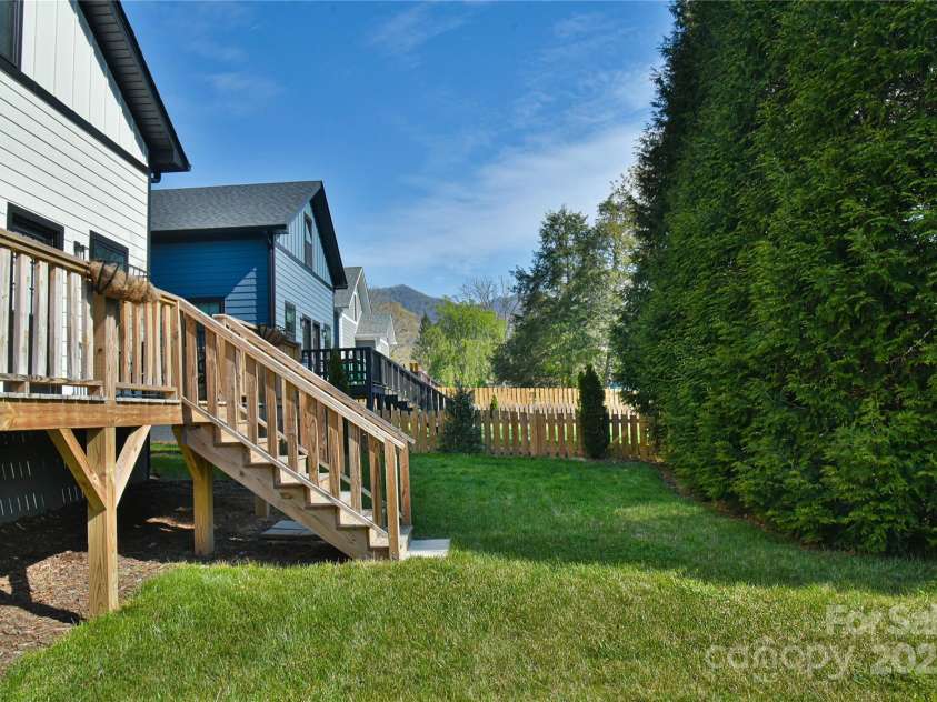 310 Portmanvilla Road, Black Mountain, NC 28711.  MLS# CAR4247899, YatesRealty ID 17910. 