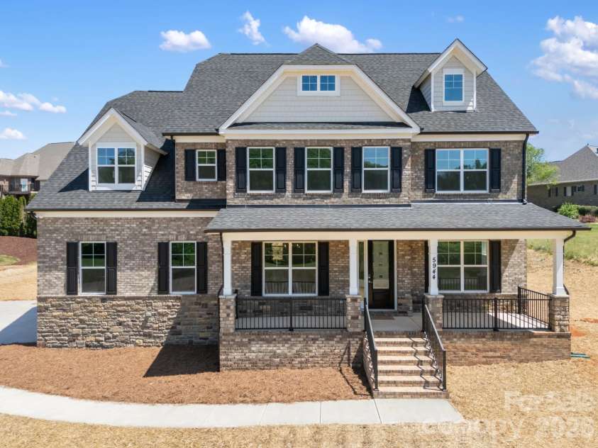 5944 Bakers Point, Hickory, NC 28602.  MLS# CAR4373457, YatesRealty ID 17910. 