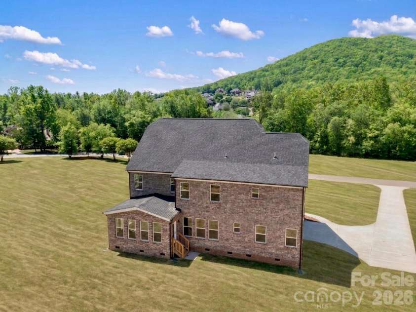5944 Bakers Point, Hickory, NC 28602.  MLS# CAR4373457, YatesRealty ID 17910. 