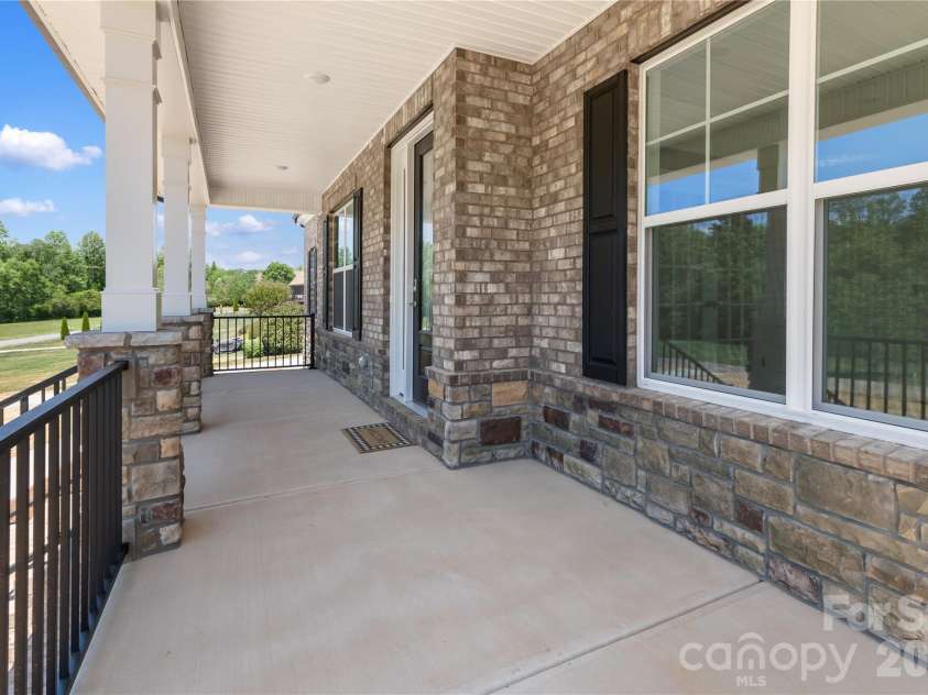 5944 Bakers Point, Hickory, NC 28602.  MLS# CAR4373457, YatesRealty ID 17910. 