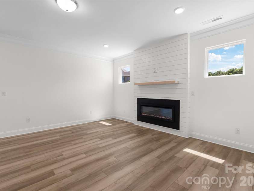 5944 Bakers Point, Hickory, NC 28602.  MLS# CAR4373457, YatesRealty ID 17910. 