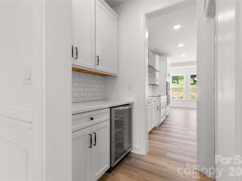 5944 Bakers Point, Hickory, NC 28602.  MLS# CAR4373457, YatesRealty ID 17910. 