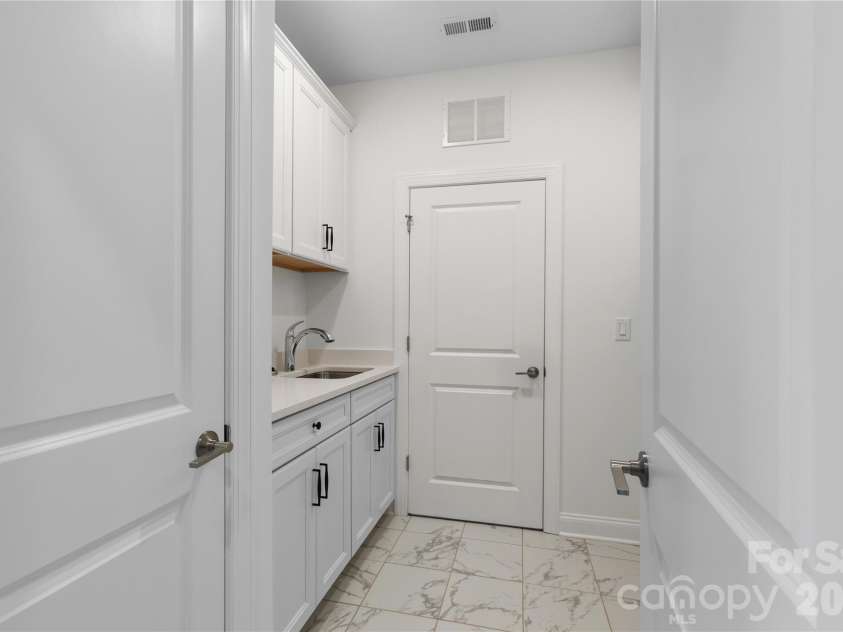 5944 Bakers Point, Hickory, NC 28602.  MLS# CAR4373457, YatesRealty ID 17910. 