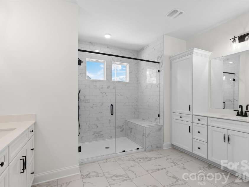 5944 Bakers Point, Hickory, NC 28602.  MLS# CAR4373457, YatesRealty ID 17910. 