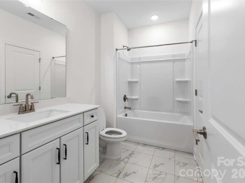 5944 Bakers Point, Hickory, NC 28602.  MLS# CAR4373457, YatesRealty ID 17910. 