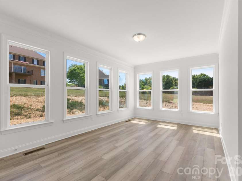 5944 Bakers Point, Hickory, NC 28602.  MLS# CAR4373457, YatesRealty ID 17910. Sun room