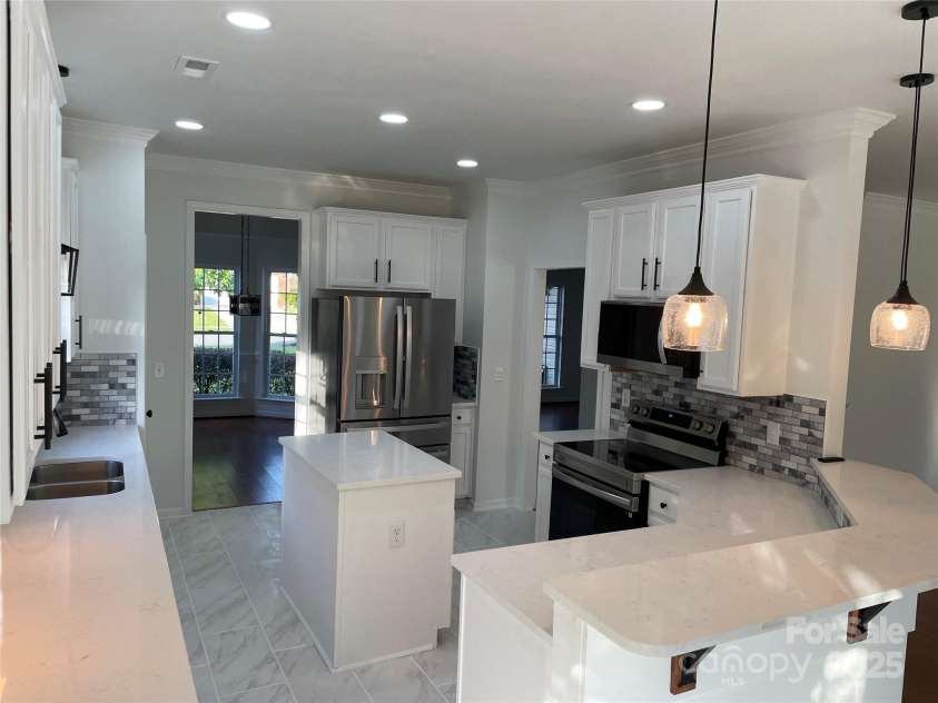 10923 Amherst Glen Drive, Charlotte, NC 28213.  MLS# CAR4250195, YatesRealty ID 17911. 