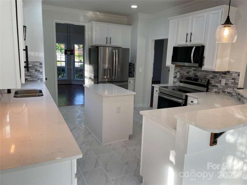 10923 Amherst Glen Drive, Charlotte, NC 28213.  MLS# CAR4250195, YatesRealty ID 17911. 