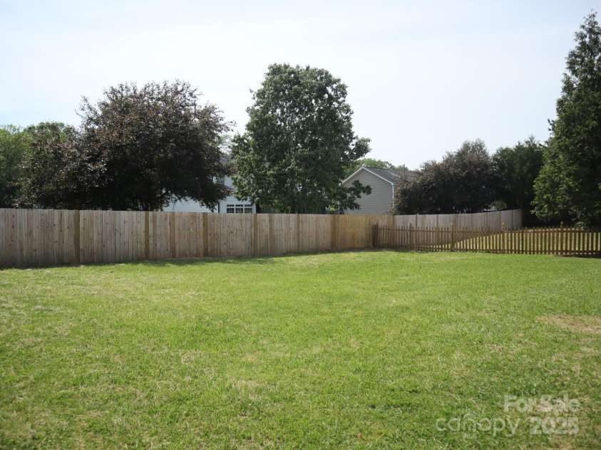 10923 Amherst Glen Drive, Charlotte, NC 28213.  MLS# CAR4250195, YatesRealty ID 17911. Backyard