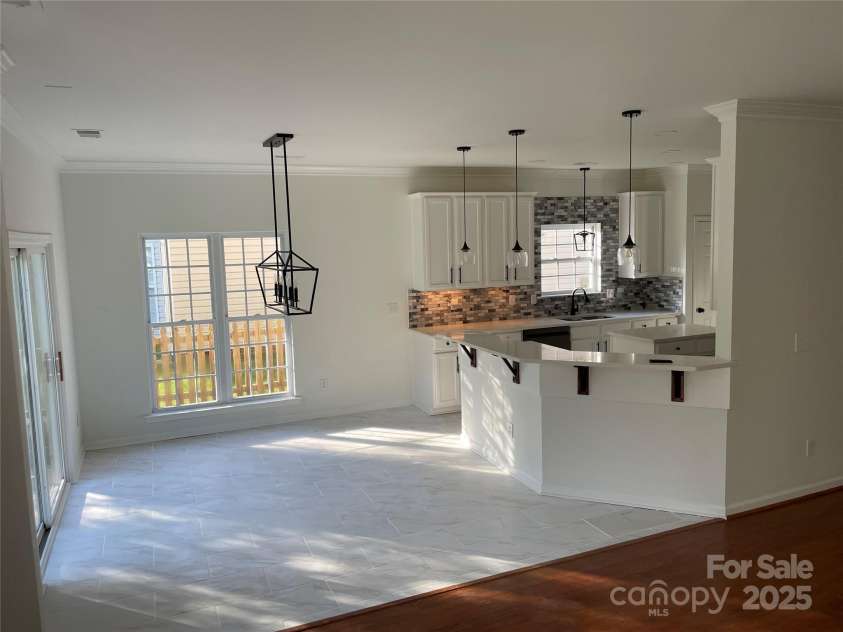 10923 Amherst Glen Drive, Charlotte, NC 28213.  MLS# CAR4250195, YatesRealty ID 17911. Breakfast