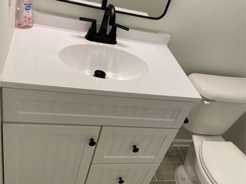 10923 Amherst Glen Drive, Charlotte, NC 28213.  MLS# CAR4250195, YatesRealty ID 17911. Half Bath