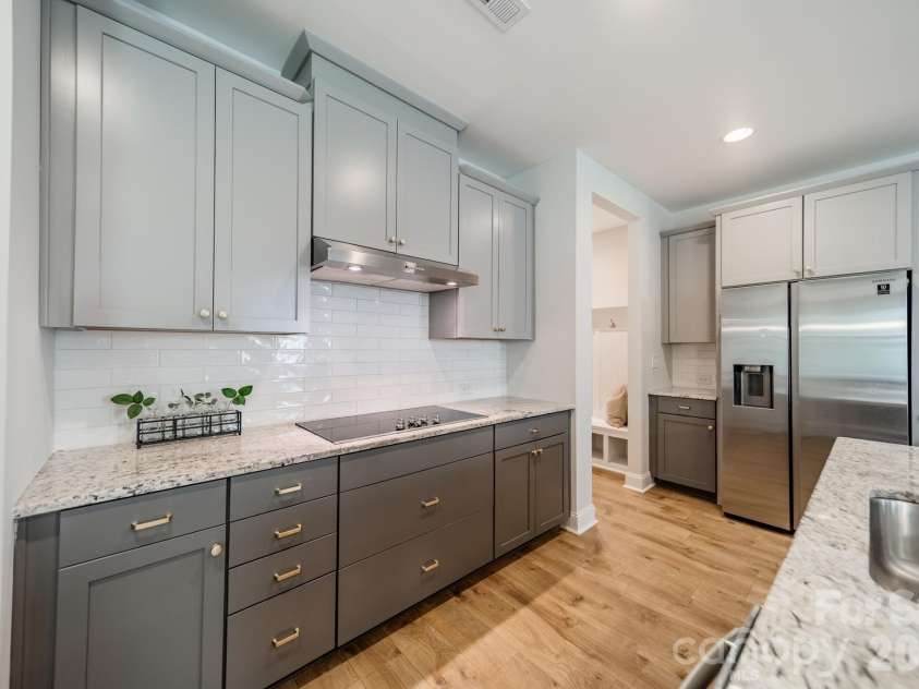 17036 Challory Glen Way, Charlotte, NC 28278.  MLS# CAR4373759, YatesRealty ID 17912. 