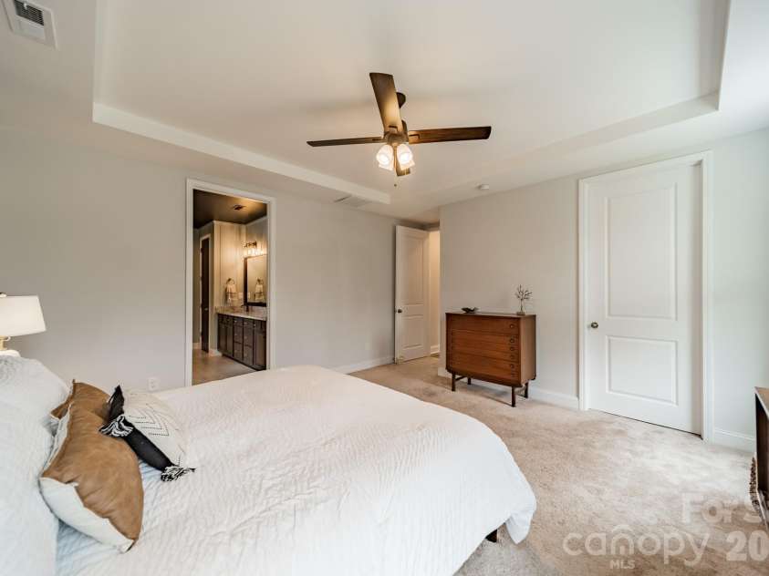 17036 Challory Glen Way, Charlotte, NC 28278.  MLS# CAR4373759, YatesRealty ID 17912. 