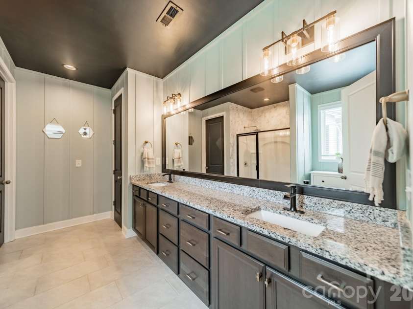 17036 Challory Glen Way, Charlotte, NC 28278.  MLS# CAR4373759, YatesRealty ID 17912. 
