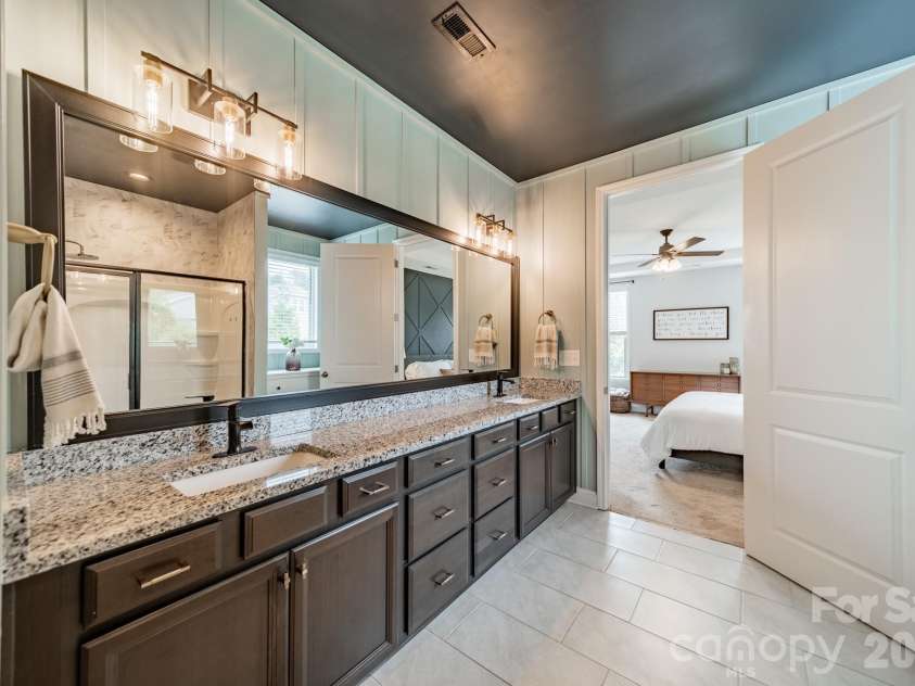 17036 Challory Glen Way, Charlotte, NC 28278.  MLS# CAR4373759, YatesRealty ID 17912. 