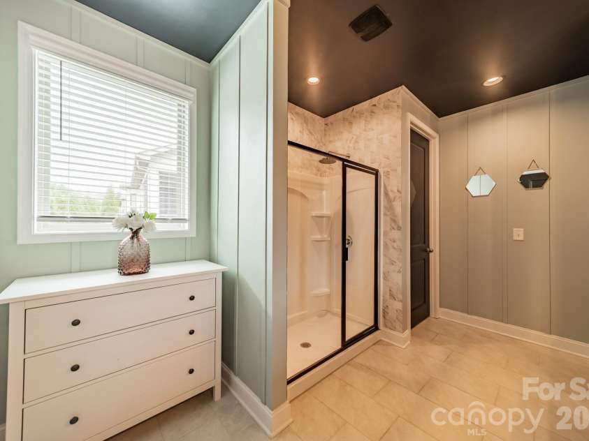 17036 Challory Glen Way, Charlotte, NC 28278.  MLS# CAR4373759, YatesRealty ID 17912. 