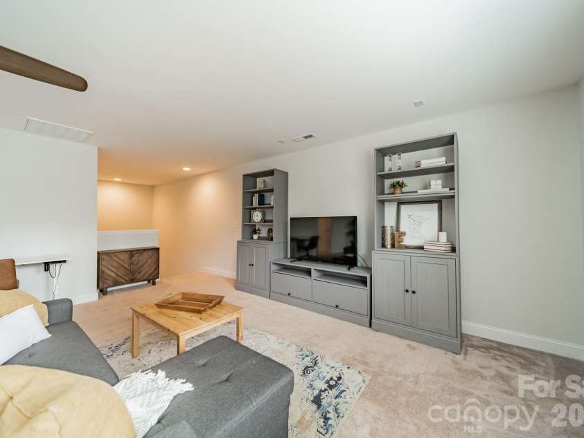 17036 Challory Glen Way, Charlotte, NC 28278.  MLS# CAR4373759, YatesRealty ID 17912. 