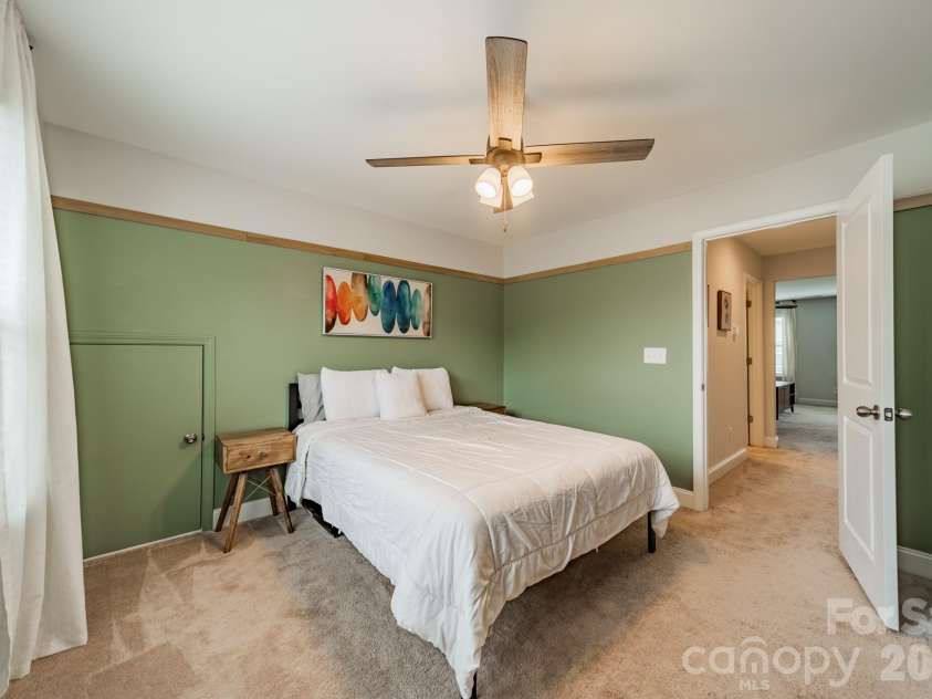 17036 Challory Glen Way, Charlotte, NC 28278.  MLS# CAR4373759, YatesRealty ID 17912. 