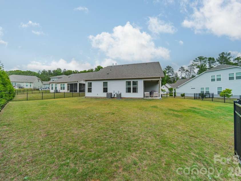 17036 Challory Glen Way, Charlotte, NC 28278.  MLS# CAR4373759, YatesRealty ID 17912. 