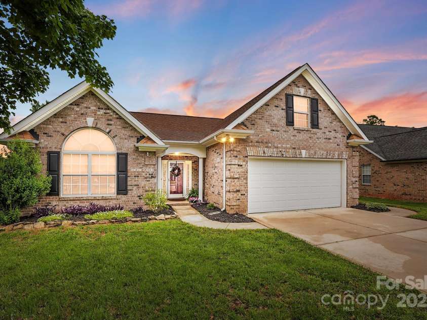 3327 Flagler Circle, Midland, NC 28107.  MLS# CAR4251197, YatesRealty ID 17912. 