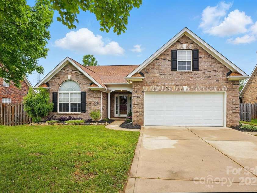 3327 Flagler Circle, Midland, NC 28107.  MLS# CAR4251197, YatesRealty ID 17912. 